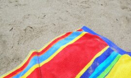 Cómo doblar una toalla de playa